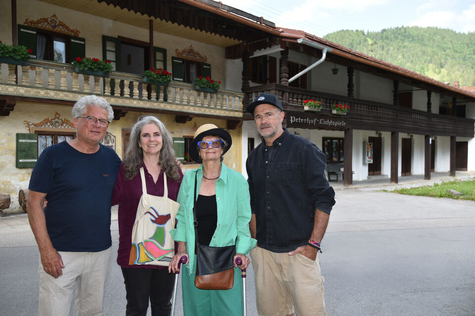 PETERHOF LICHTSPIELE JPG